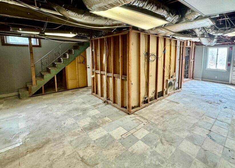 More Photos Of 110 Main St, Kingston Office For Sale