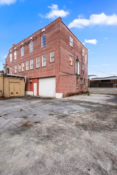 More Photos Of 204 Magnolia St, New Smyrna Beach Restaurant For Sale