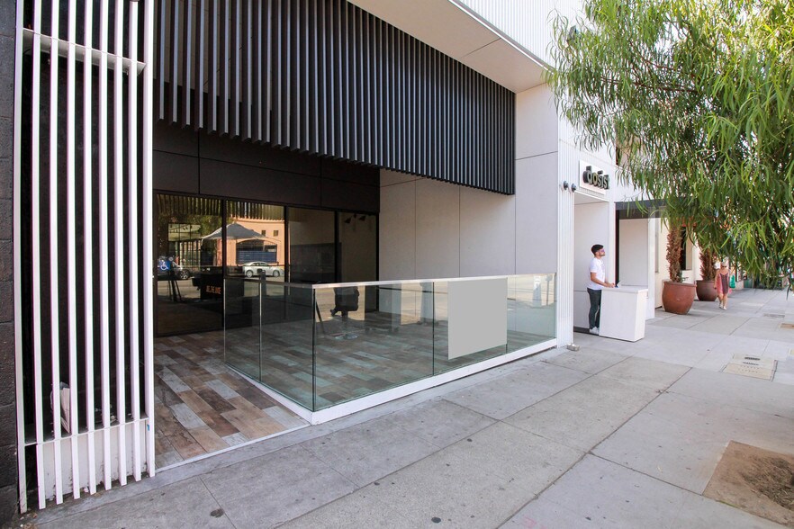 More Photos Of 8016-8018 W 3rd St, Los Angeles Restaurant For Sale