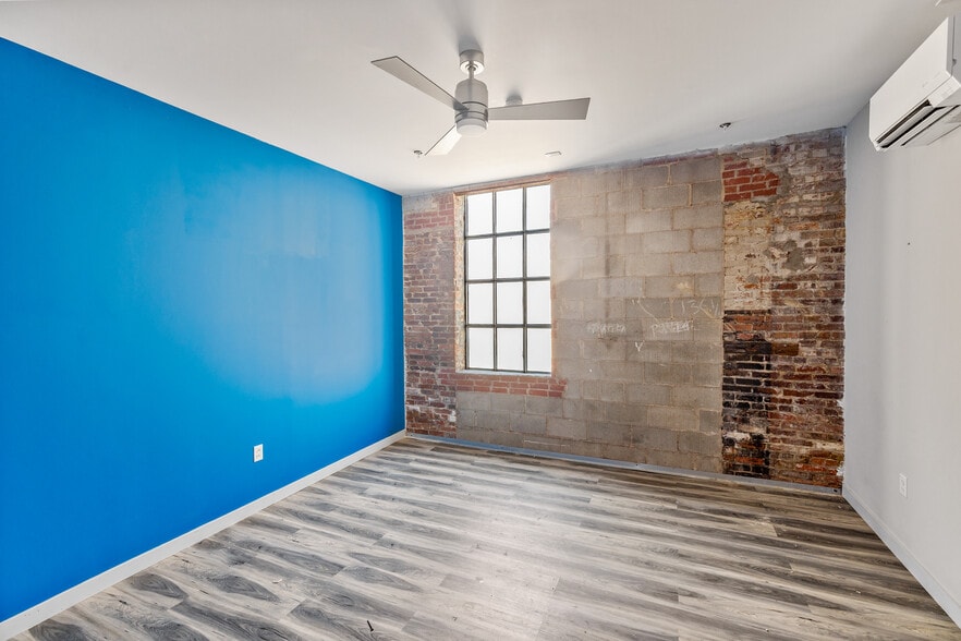 More Photos Of 122 E Laurel St, Mullins Industrial For Sale