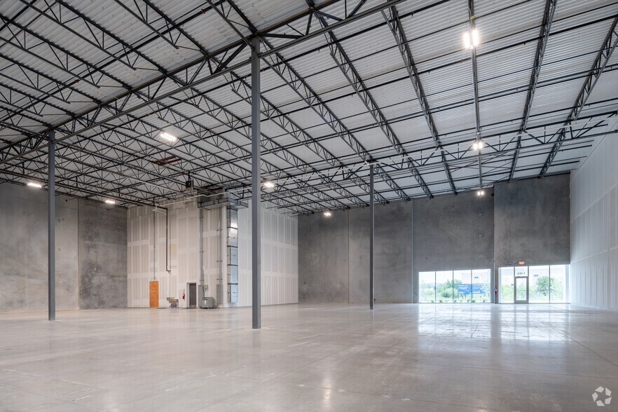 More Photos Of 19121 Marketplace Ave, Kyle Unknown For Lease