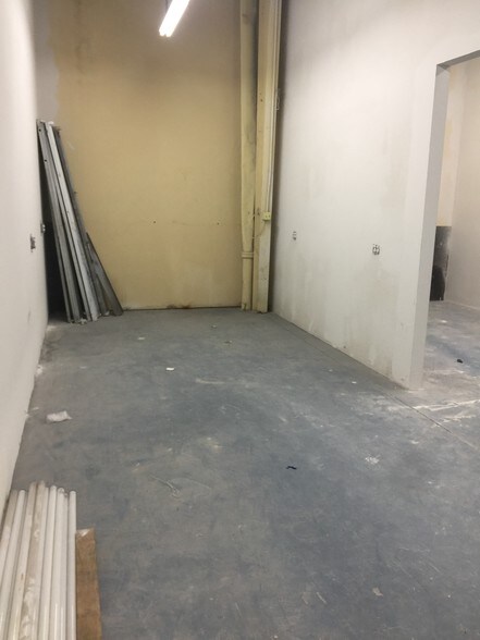 More Photos Of 8418 Broadway St, San Antonio Service For Lease