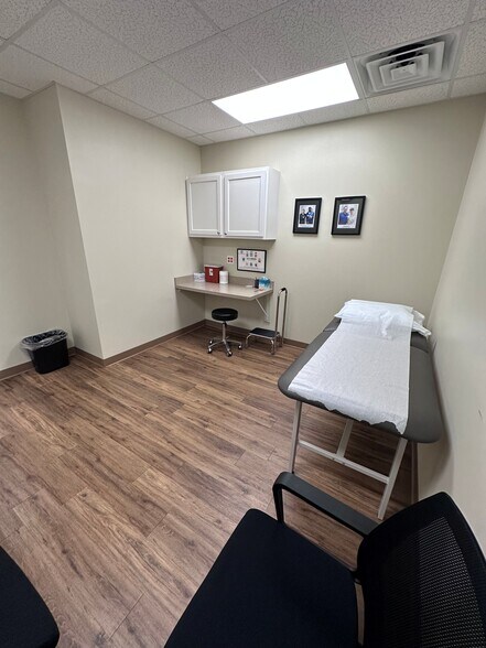 More Photos Of 3599 University Blvd S, Jacksonville Office For Sale