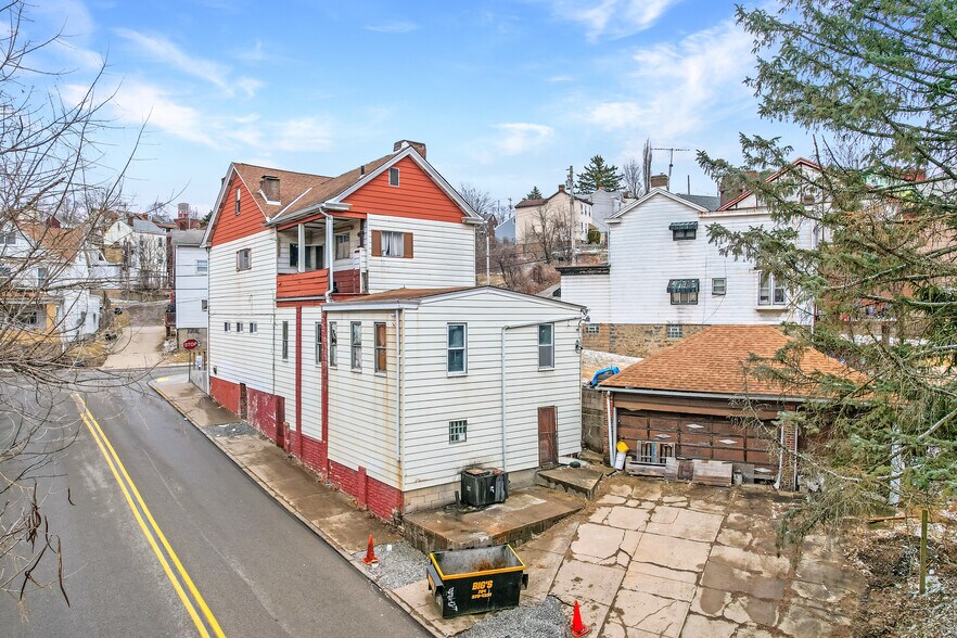 More Photos Of 2100 Spring St, Pittsburgh Bar For Sale
