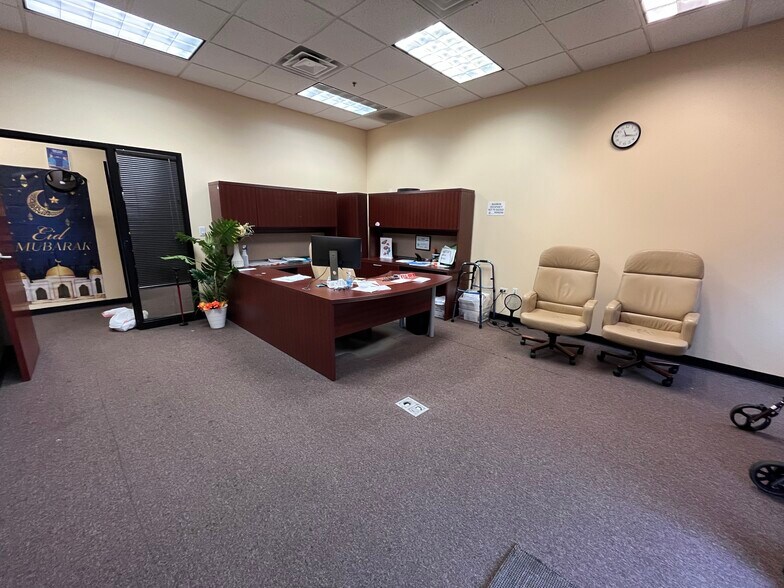 More Photos Of 235 Remington Blvd, Bolingbrook Office For Lease