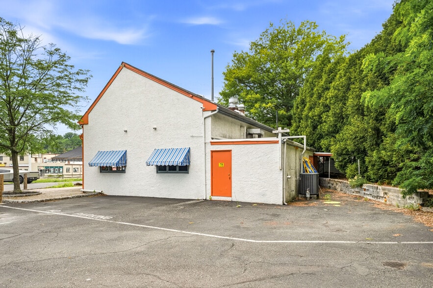 More Photos Of 924 N Bethlehem Pike, Ambler Restaurant For Sale