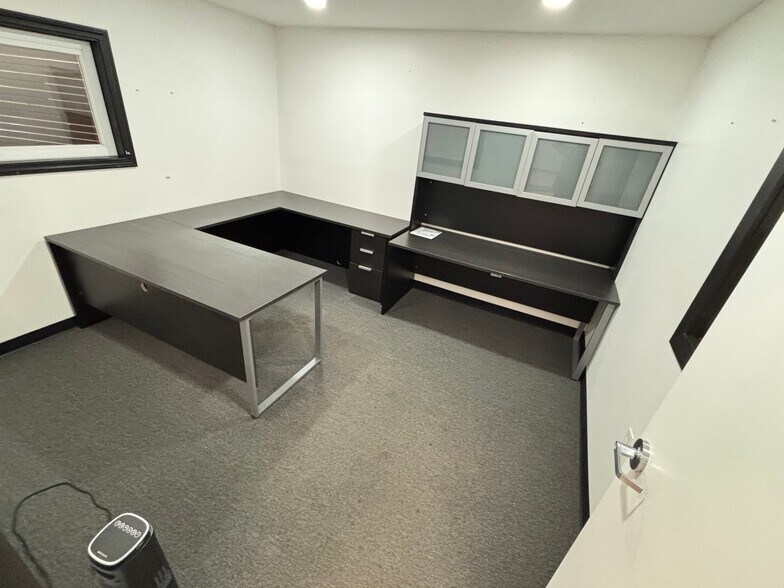 More Photos Of 29 Stillwater Ave, Orono Showroom For Lease