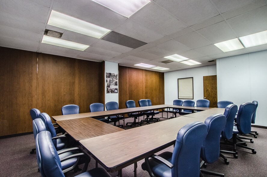 More Photos Of 35 N Park St, Mansfield Office For Sale