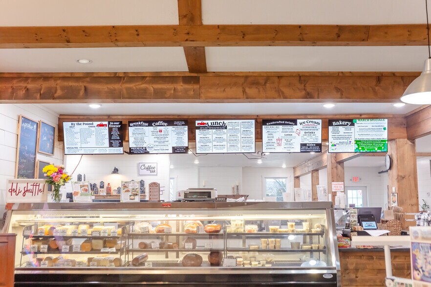More Photos Of 2015 N Missouri St, Macon Restaurant For Sale