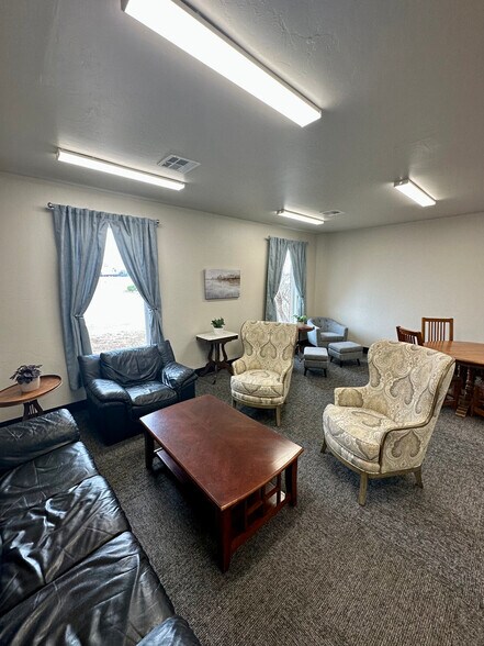 More Photos Of 301 S Sara Rd, Mustang Office For Sale