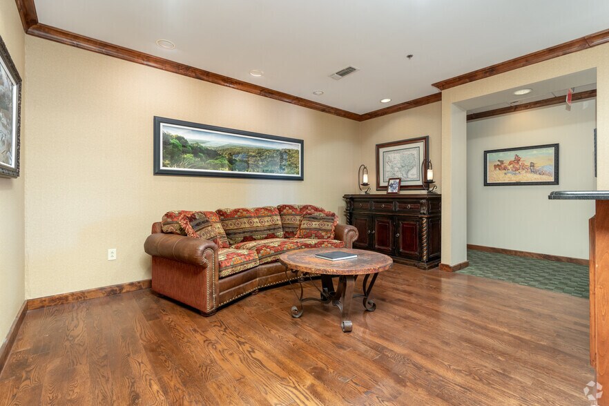 More Photos Of 1121 S Carroll Ave, Southlake Office For Sale