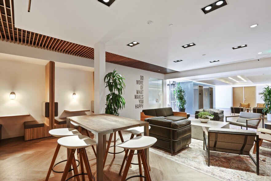 More Photos Of 16200 Ventura Blvd, Encino Office For Lease