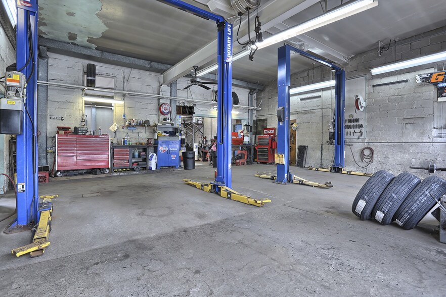 More Photos Of 270 E Lehman St, Lebanon Auto Repair For Sale