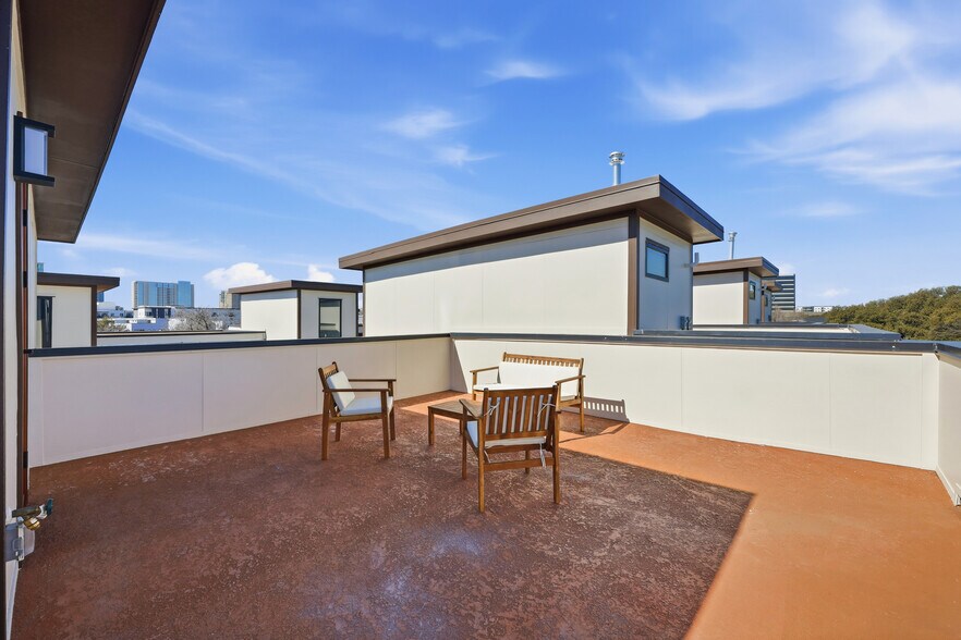 More Photos Of 2631 Kirby st, Dallas Multifamily For Sale