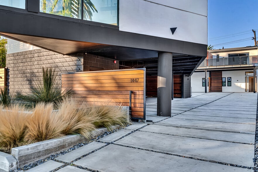 More Photos Of 1447 11th St, Santa Monica Office Residential For Lease