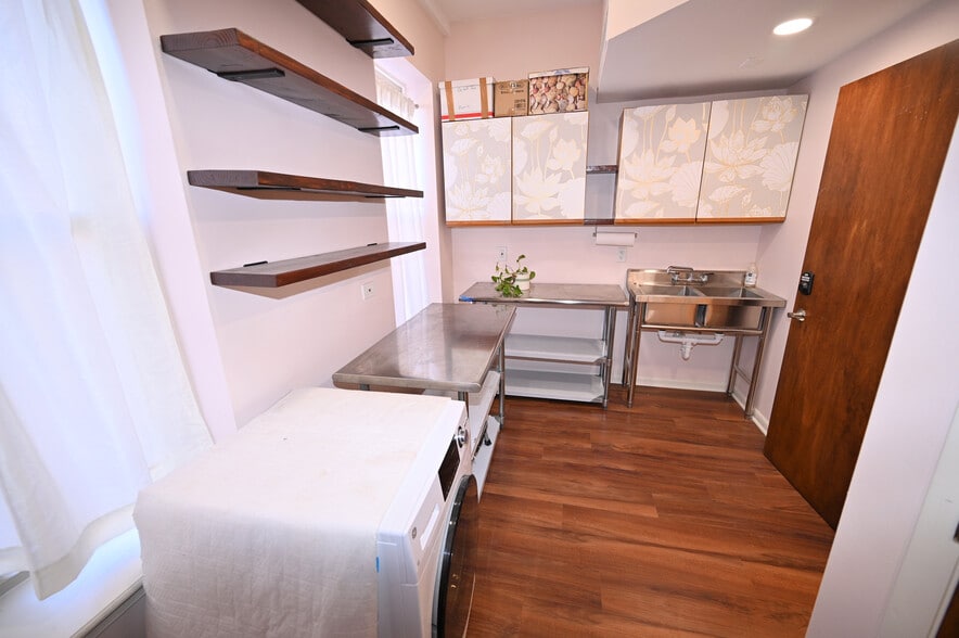 More Photos Of 723 S Charles St, Baltimore Office Residential For Sale