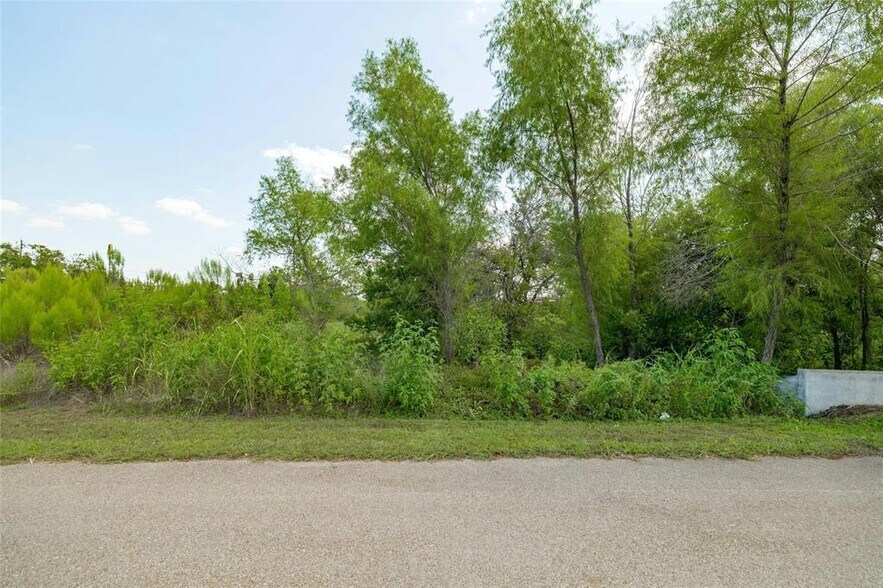 More Photos Of 576 Town Center blvd, Jarrell Land For Sale