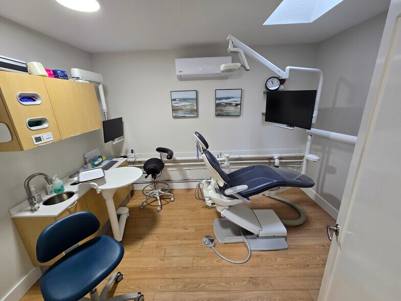 More Photos Of 7184 Lantzville Rd, Lantzville Office For Sale