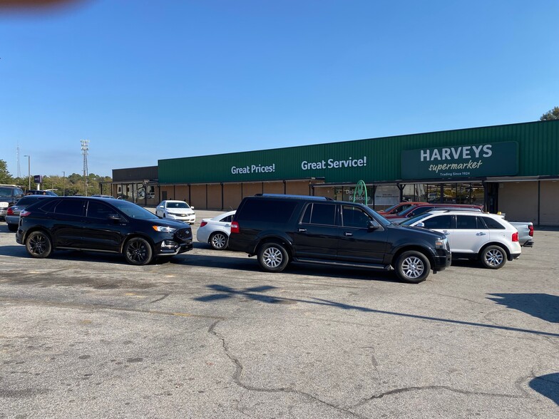 Primary Photo Of 204 S Main St, Swainsboro Storefront For Lease