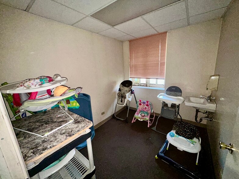 More Photos Of 2324 W 111th St, Chicago Apartments For Lease