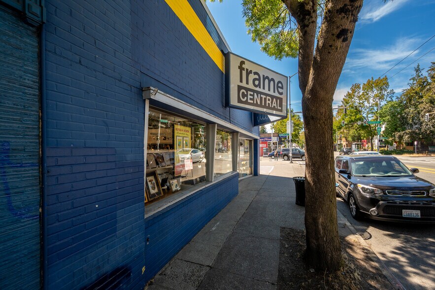 More Photos Of 305 NE 45th St, Seattle Storefront For Sale