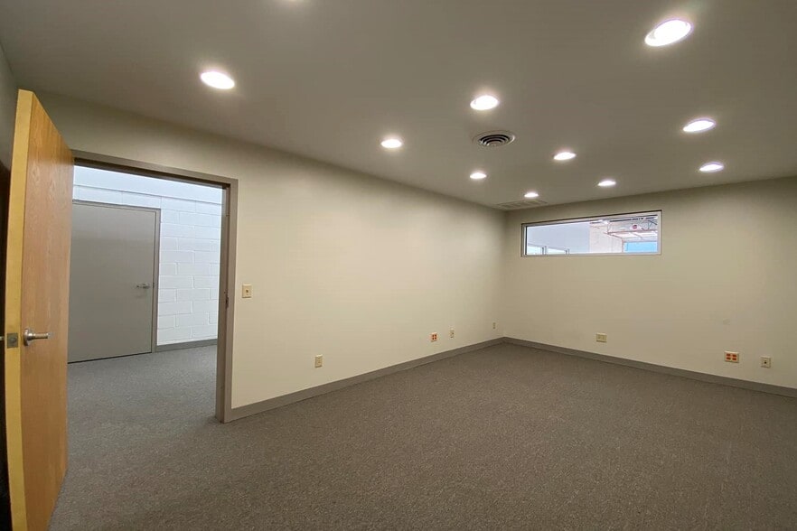 More Photos Of 6309-6323 Cambridge St, Saint Louis Park Warehouse For Lease