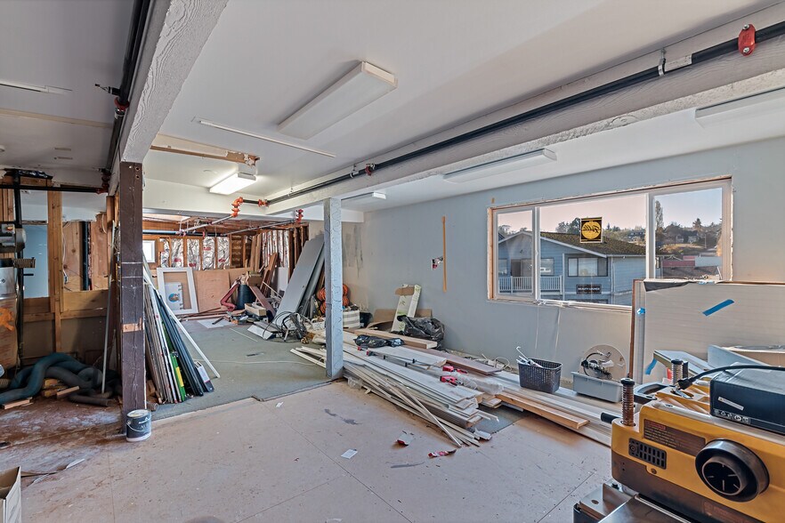 More Photos Of 105 1st St, Langley Storefront Retail Residential For Sale