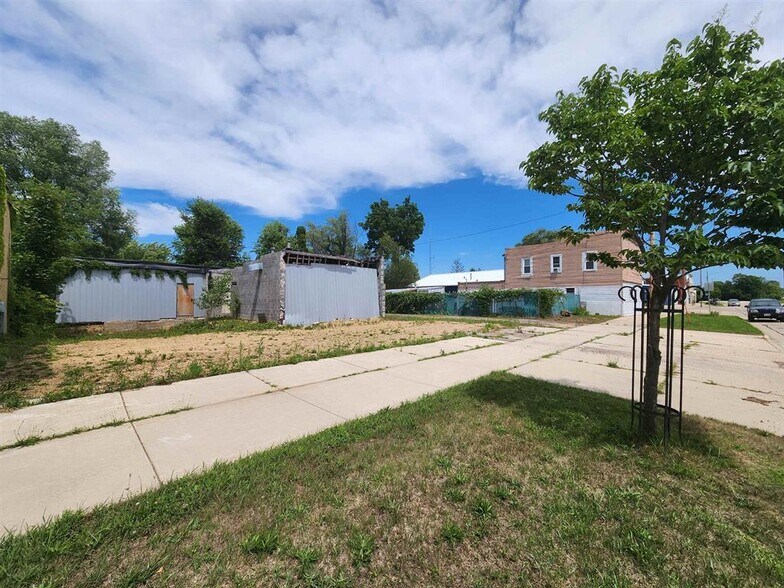 More Photos Of 207 Exchange st, Blue River Warehouse For Sale
