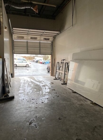 More Photos Of 4394 Henninger Ct, Chantilly Warehouse For Lease