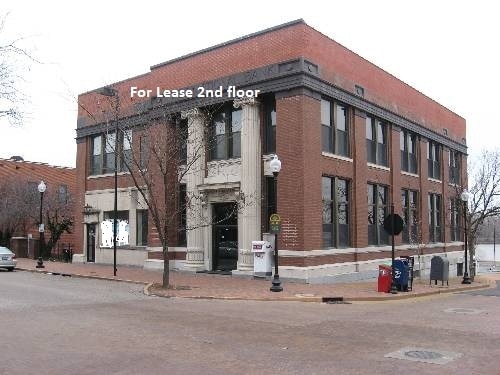 More Photos Of 100-104 N Main St, Saint Charles Office For Lease