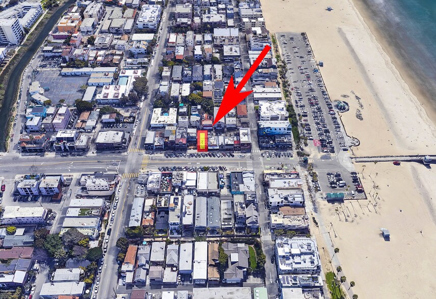 More Photos Of 22 Washington Blvd, Venice Restaurant For Lease