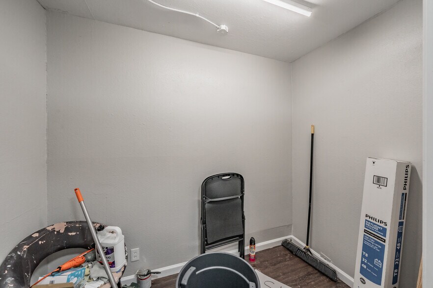 More Photos Of 7235 Glenview Dr, Richland Hills Office For Sale