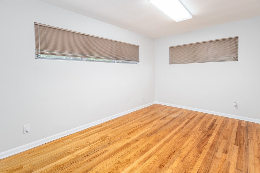 More Photos Of 1621 Emerson St, Jacksonville Coworking Space