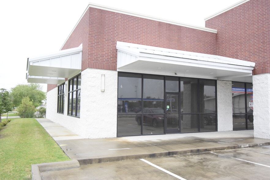 More Photos Of 1112 W Spencer Hwy, La Porte Storefront Retail Office For Lease