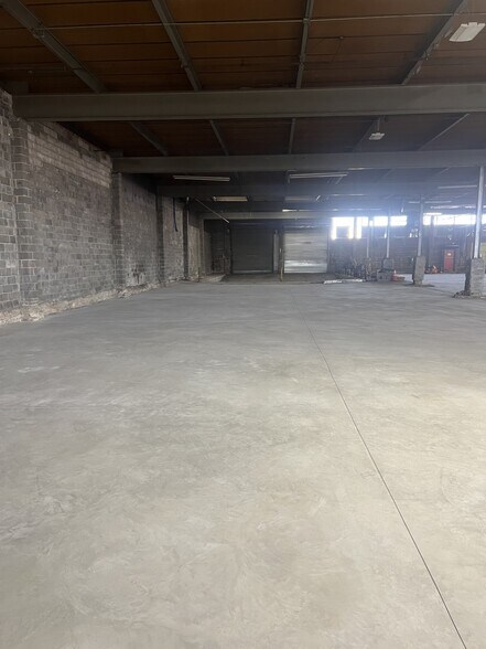 More Photos Of 625 Wortman Ave, Brooklyn Distribution For Lease
