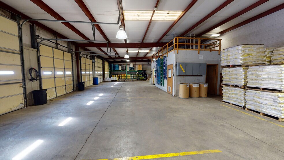 More Photos Of 1555 Commercial Blvd, Herculaneum Distribution For Lease