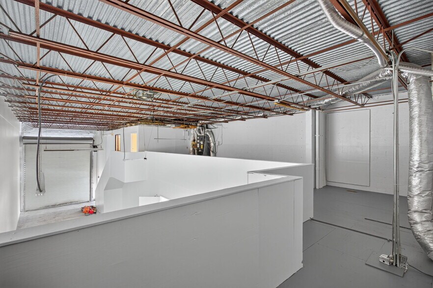 More Photos Of 4700-4712 NE 11th Ave, Oakland Park Warehouse For Lease