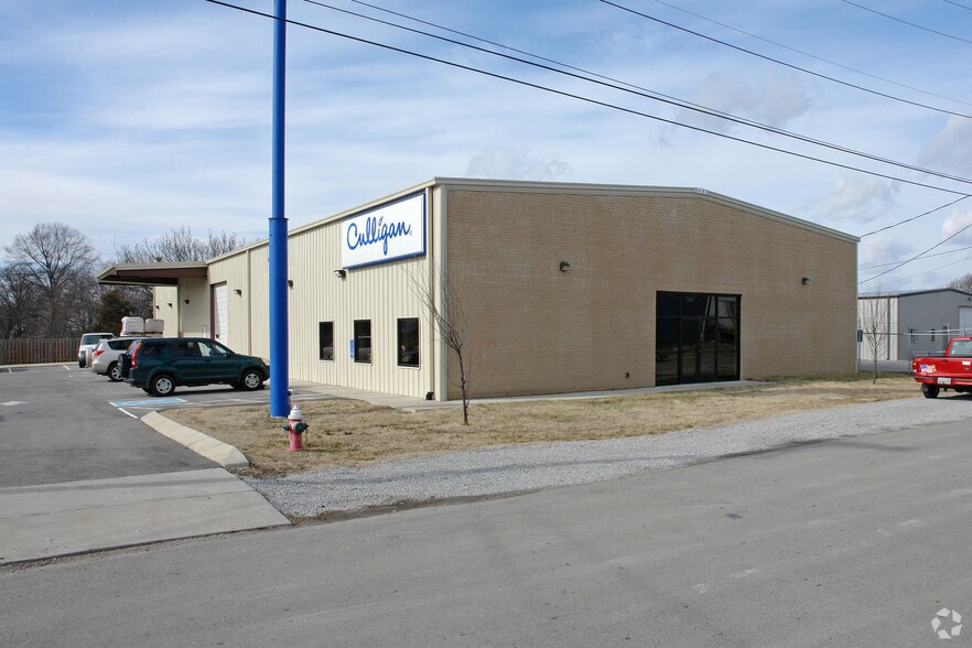 Primary Photo Of 2004 Pittway Dr, Nashville Warehouse For Lease