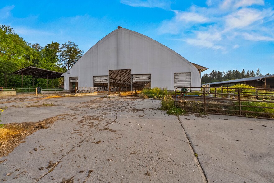 More Photos Of 6531 Lower River Rd, Grants Pass Specialty For Sale