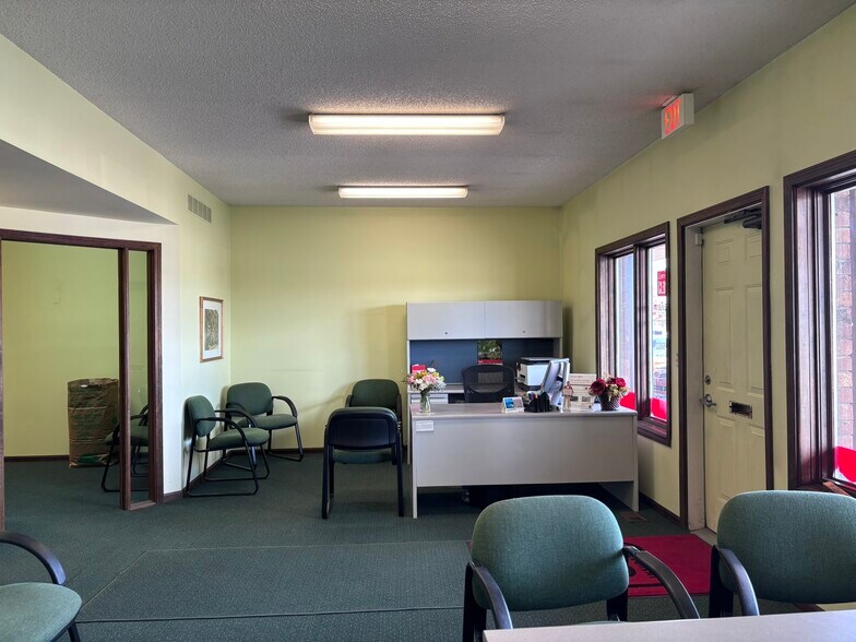 More Photos Of 814 S Main St, Lapeer Freestanding For Lease