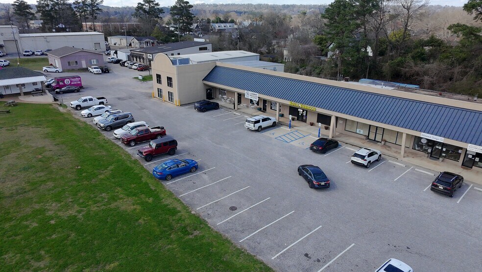 More Photos Of 3242-3258 Cahaba Heights Rd, Birmingham Unknown For Lease