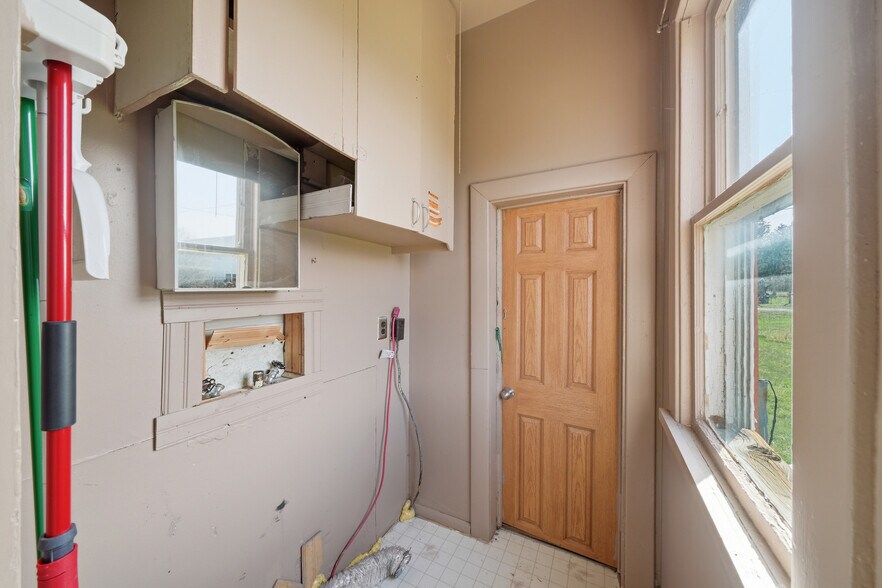 More Photos Of 210 Miles Ave, Clyde Park Specialty For Sale