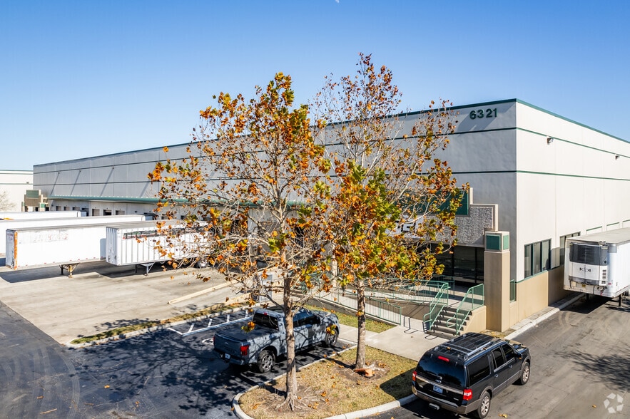 More Photos Of 6321 Emperor Dr, Orlando Warehouse For Lease