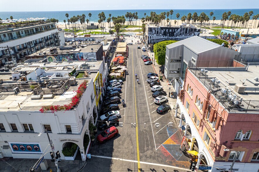 More Photos Of 1908-1910 Pacific Ave, Venice Apartments For Sale