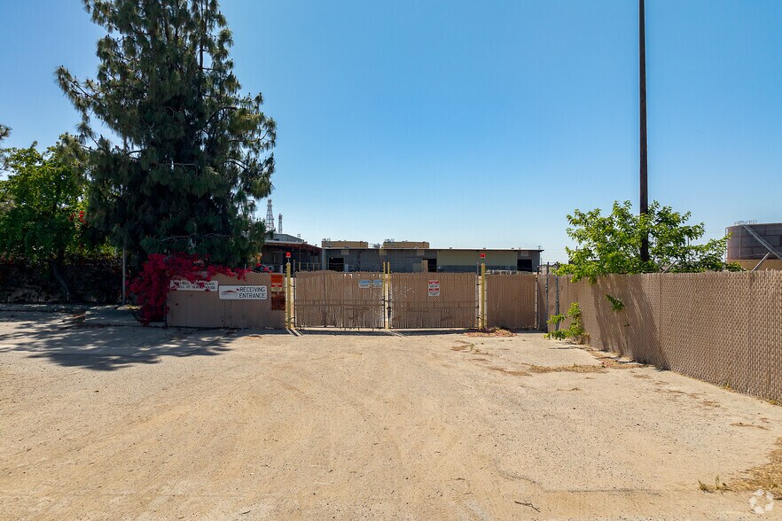More Photos Of 3801 Standard St, Bakersfield Manufacturing For Lease