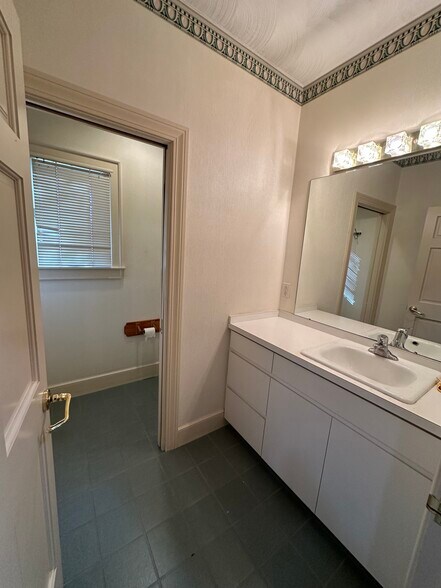 More Photos Of 1005 Pinellas St, Clearwater Medical For Lease