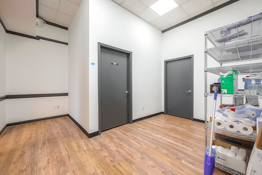 More Photos Of 13111 Westheimer Rd, Houston Office For Sale