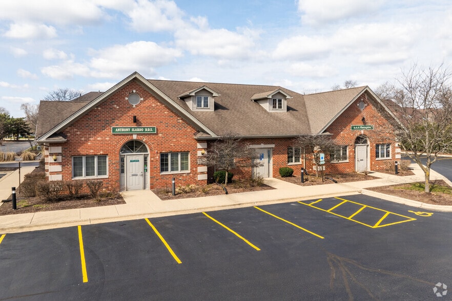 Primary Photo Of 7440 W College Dr, Palos Heights Medical For Lease