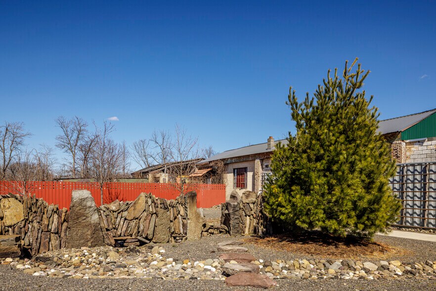 More Photos Of 78 Green St, Hudson Freestanding For Sale