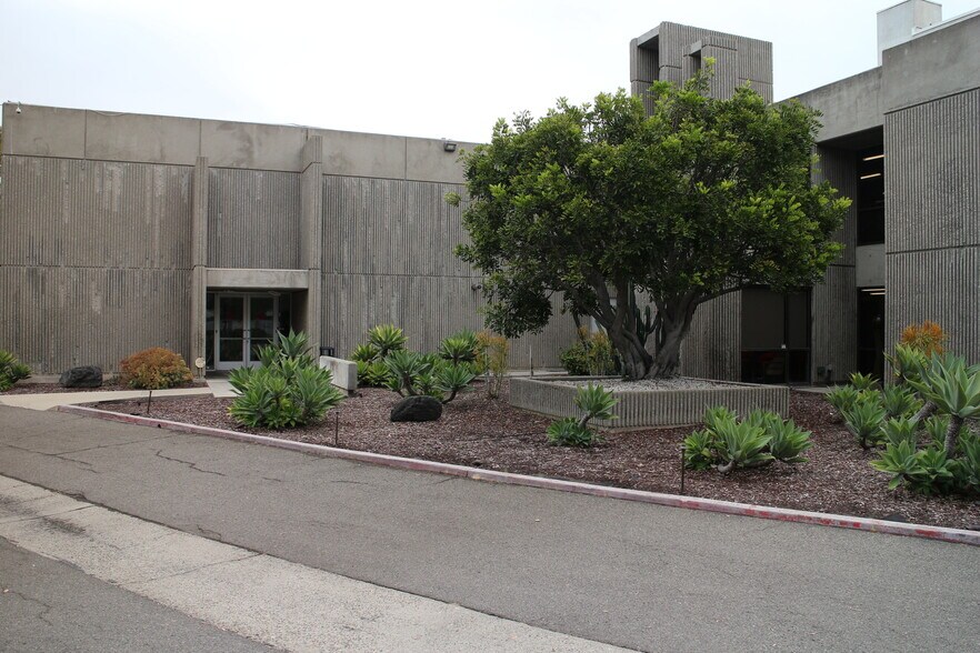 More Photos Of 17550 Gillette Ave, Irvine Manufacturing For Sale